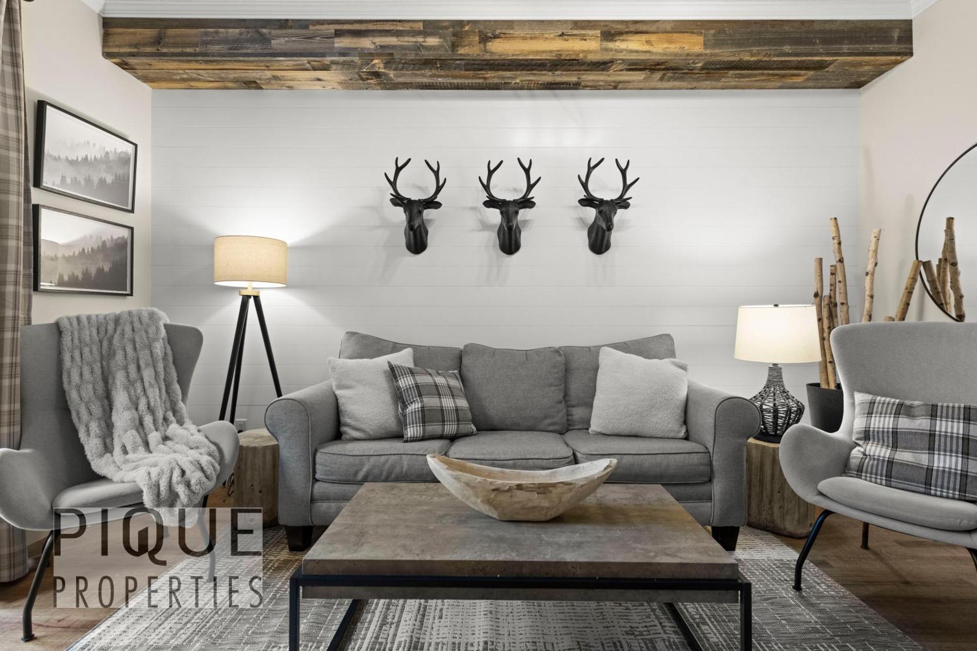 Mystic Mountain Chalet, Heated Outdoor Pool & Hot Tub, Free Parking, Fast Wifi! Canmore Bagian luar foto